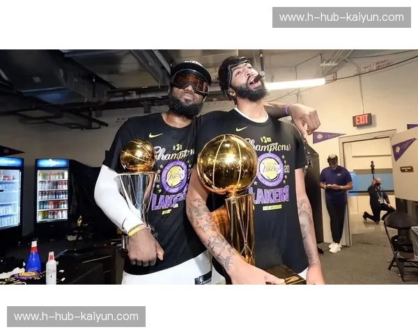 【巅峰对决】湖人vs火箭：除了詹姆斯与格林，谁才是主宰你感官的“场外MVP”？